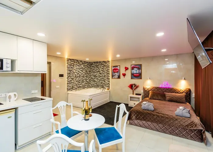 Jacuzzi 777 アパート